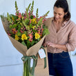 Load image into Gallery viewer, Gift Seasonal Mix + Vase (No lilies)