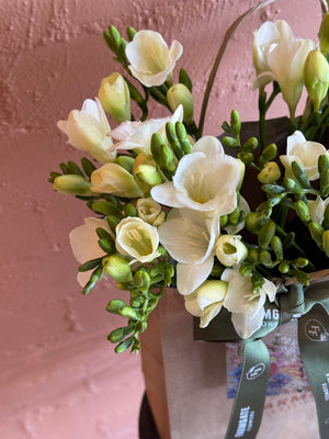 Freesias (40 stems) + Vase