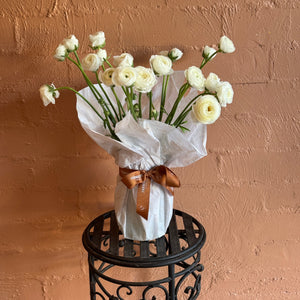 Ranunculus (Double Bunch) + Vase