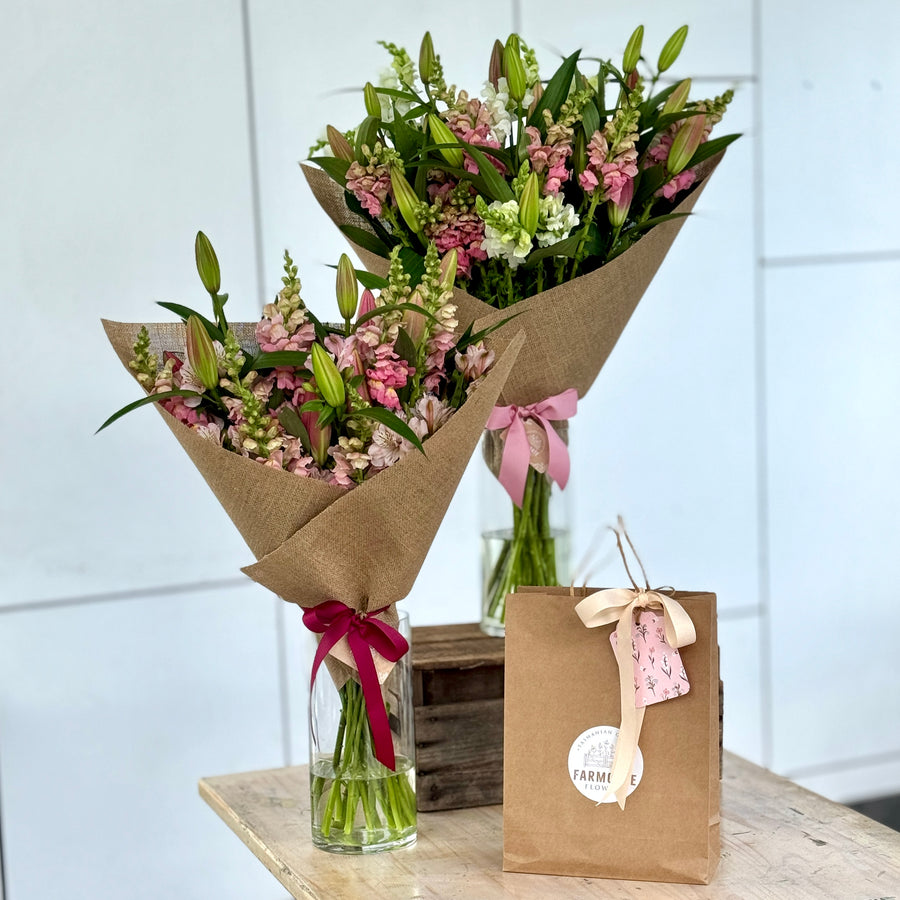 Gift Oriental Lilium & Seasonal Mix + Vase